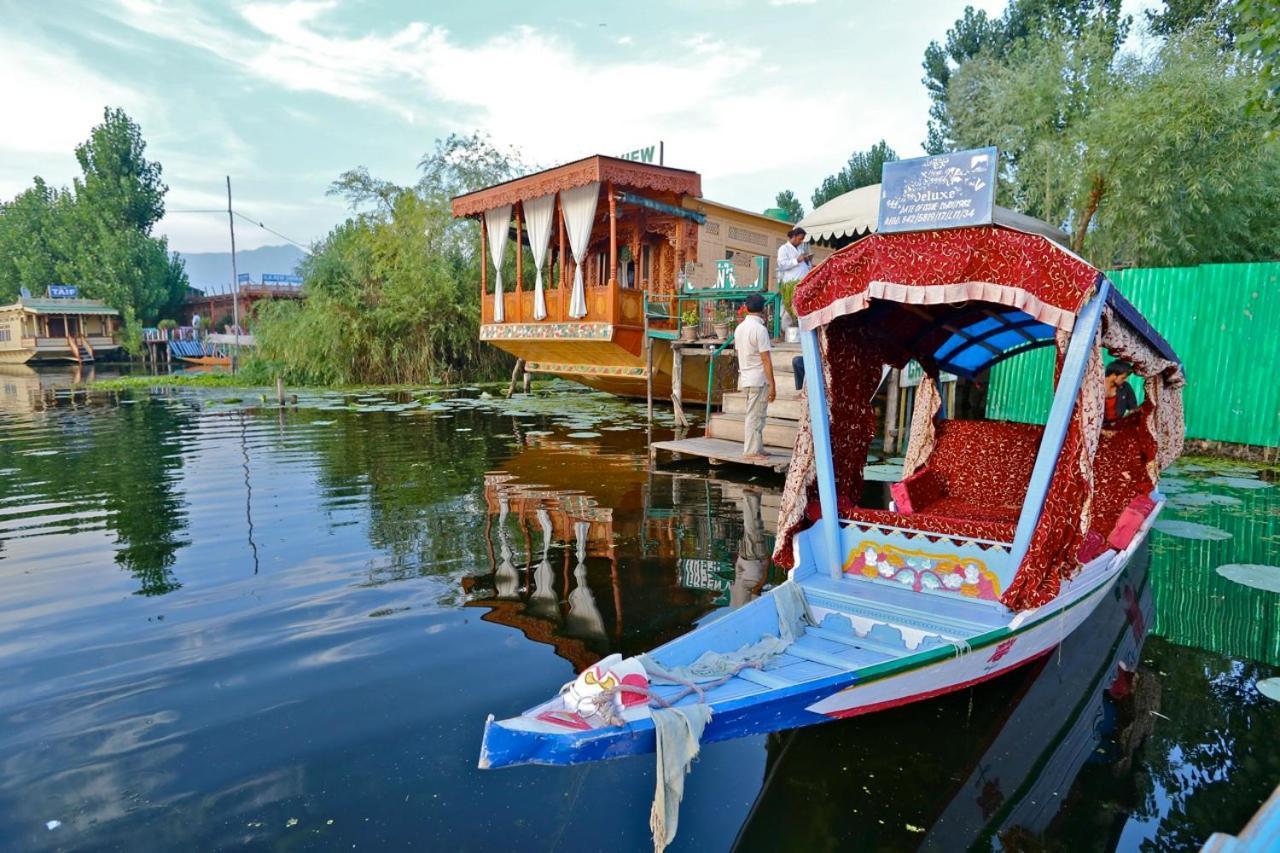 होटल View Group Of Houseboats 4*